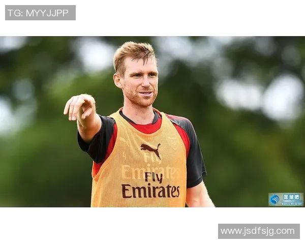 足球明星穿短裤的时尚瞬间与精彩瞬间尽在这里,快来欣赏他们的魅力风采